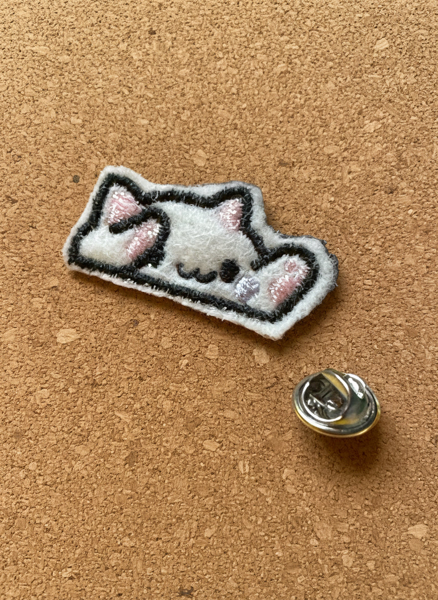Smol Bongo Cat pin