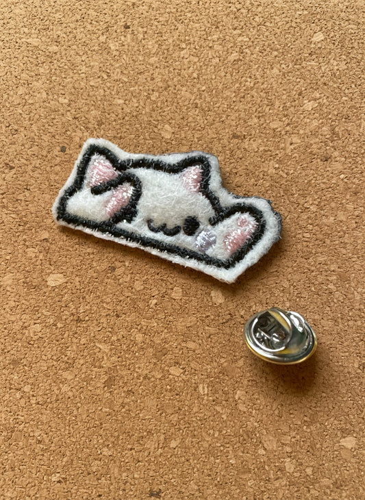 Smol Bongo Cat pin